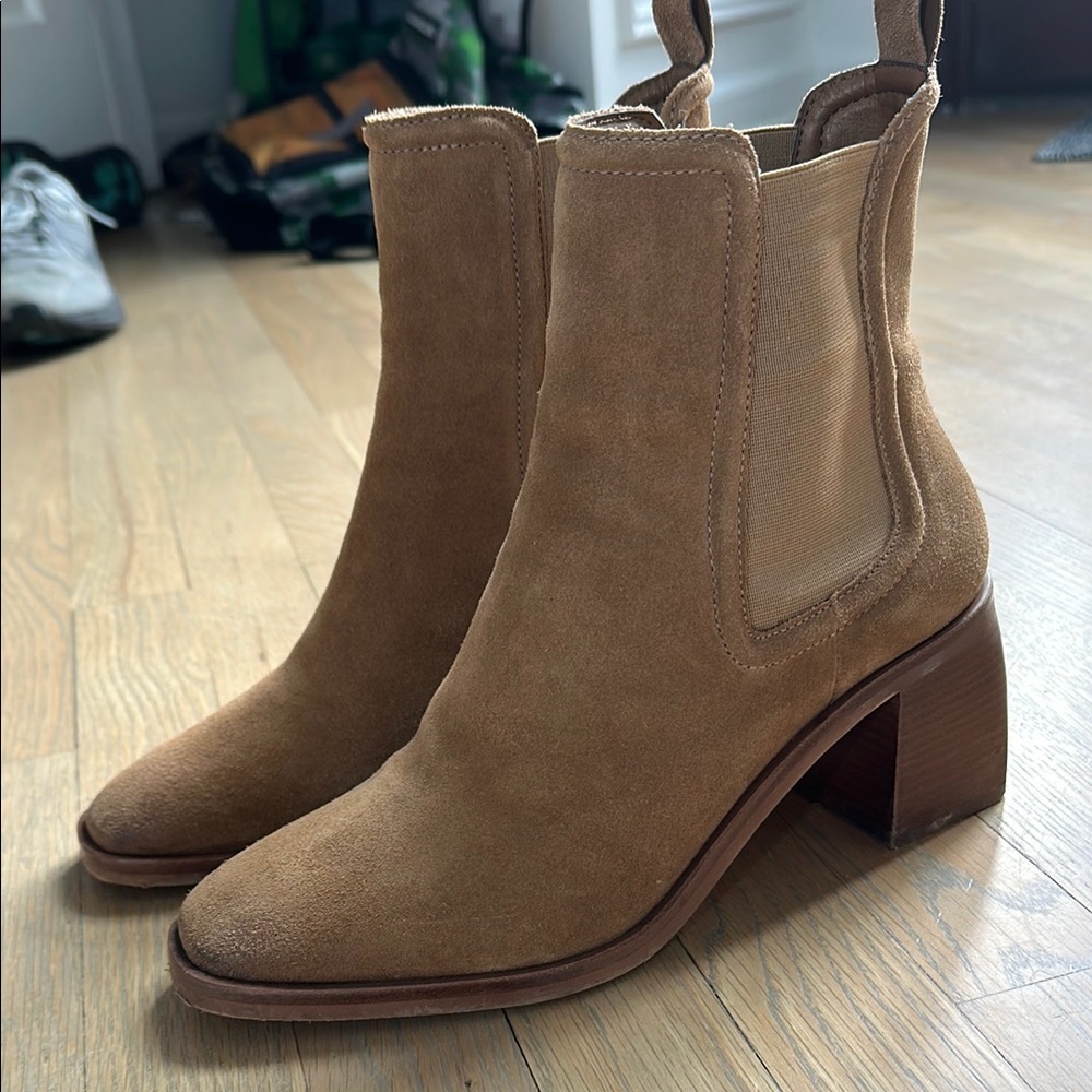 Dolce Vita Tan booties